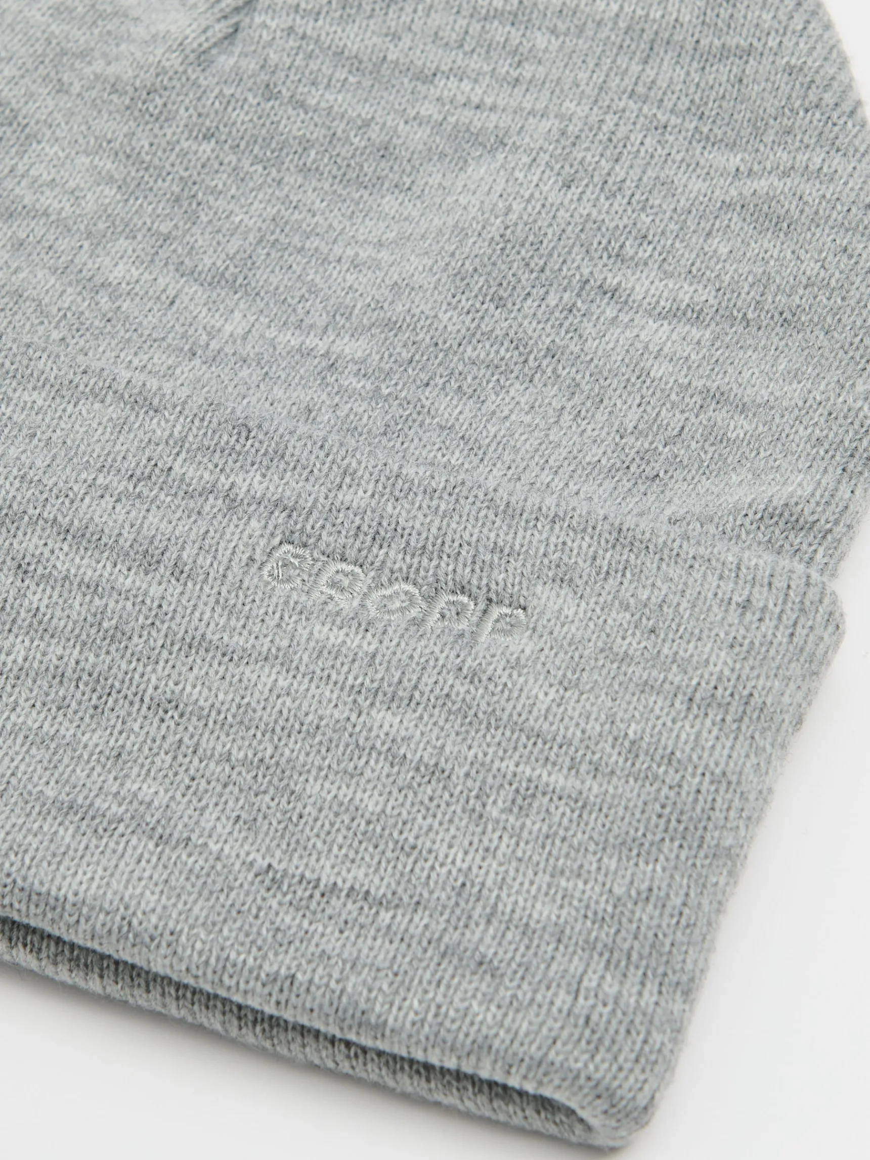 Fashion Cropp Jasnoszara czapka beanie z naszywką jasnyszary