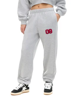 Clearance Cropp Jasnoszare dresowe joggery z naszywką jasnyszary