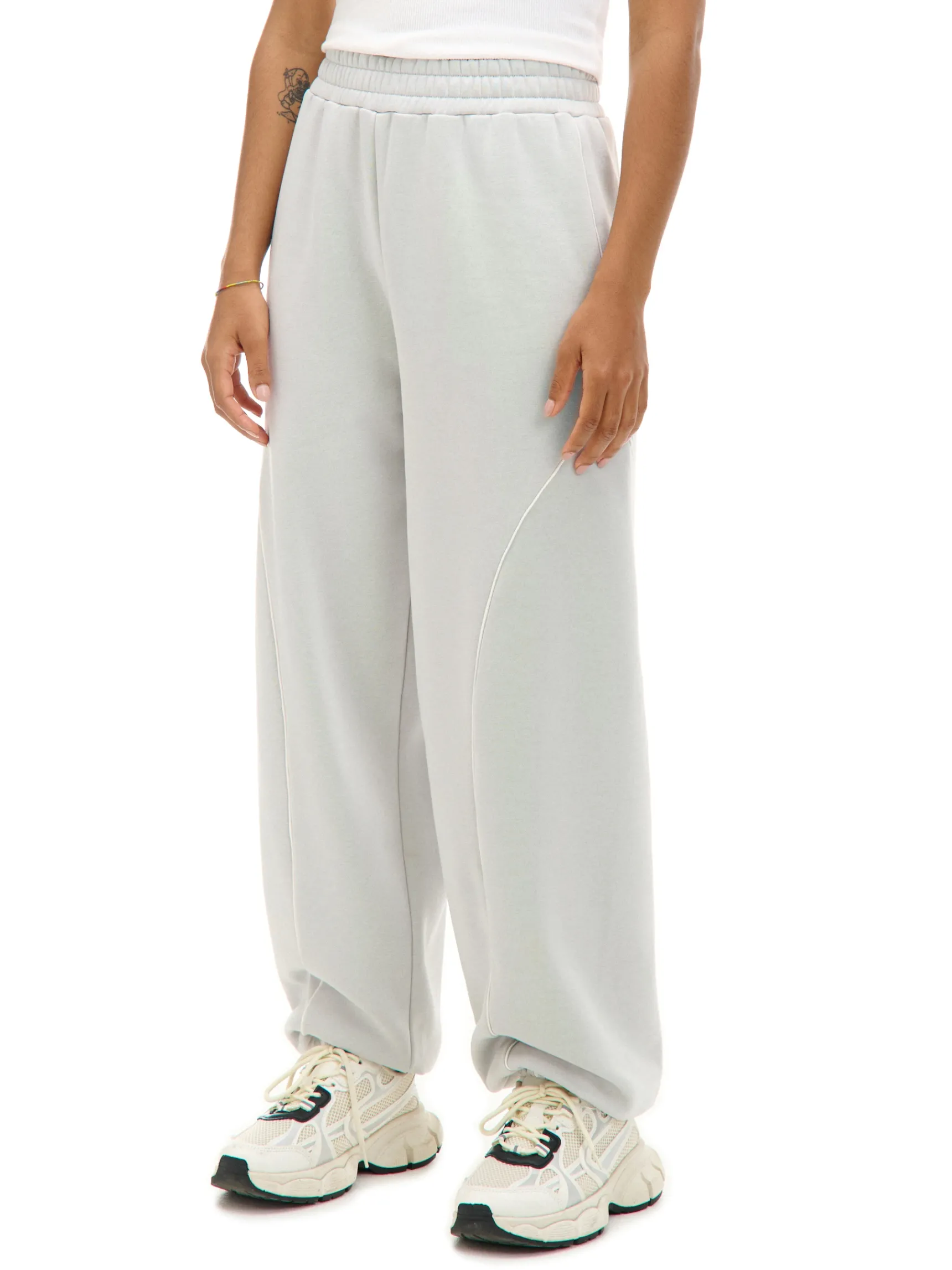 Clearance Cropp Jasnoszare dresowe joggery z naszywkami jasnyszary