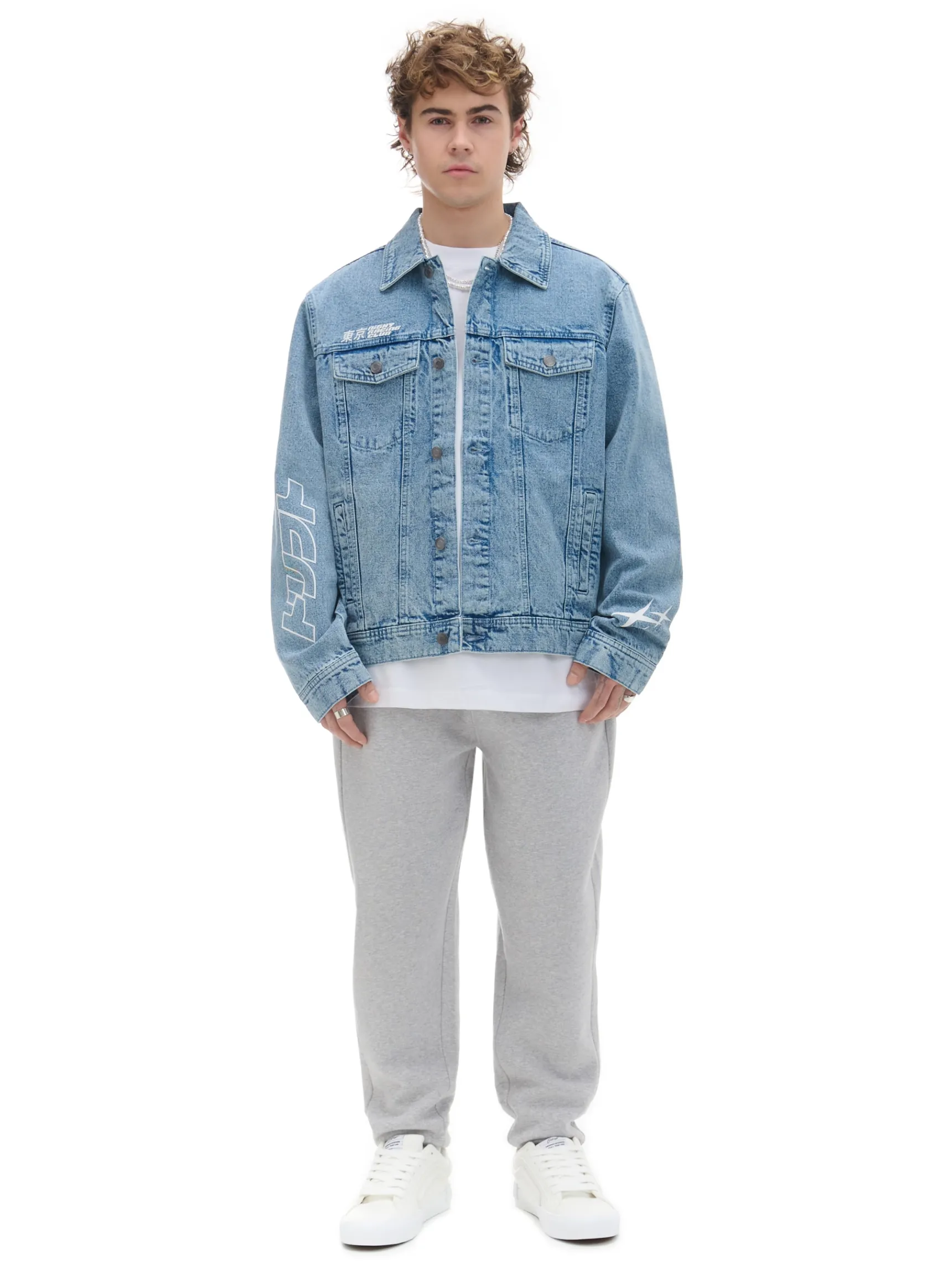 Clearance Cropp Jeansowa kurtka z nadrukami niebieski