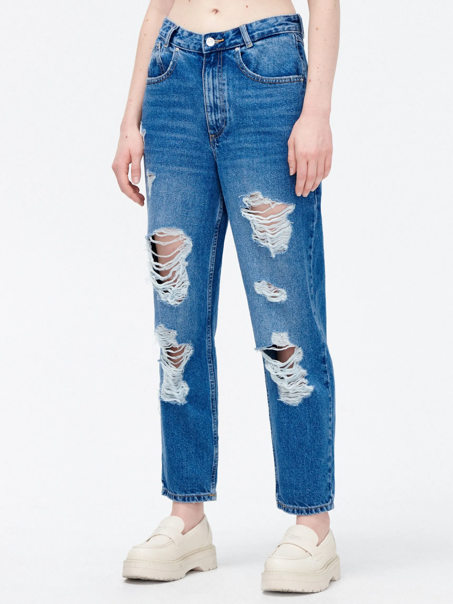 Sale Cropp Jeansy barrel z przetarciami niebieski