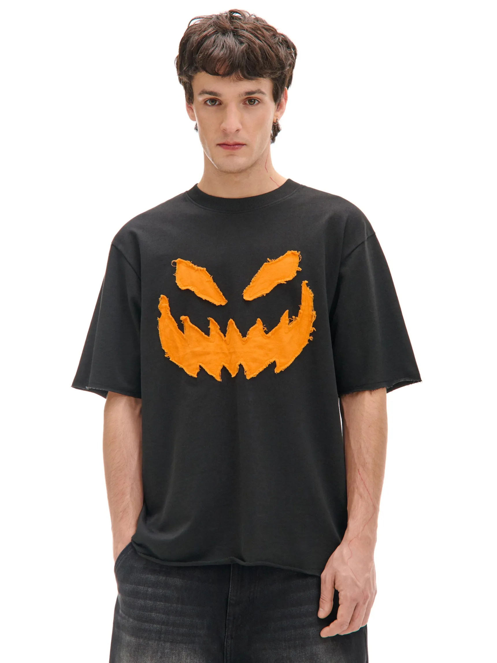 Outlet Cropp Koszulka z haftem Halloween czarny