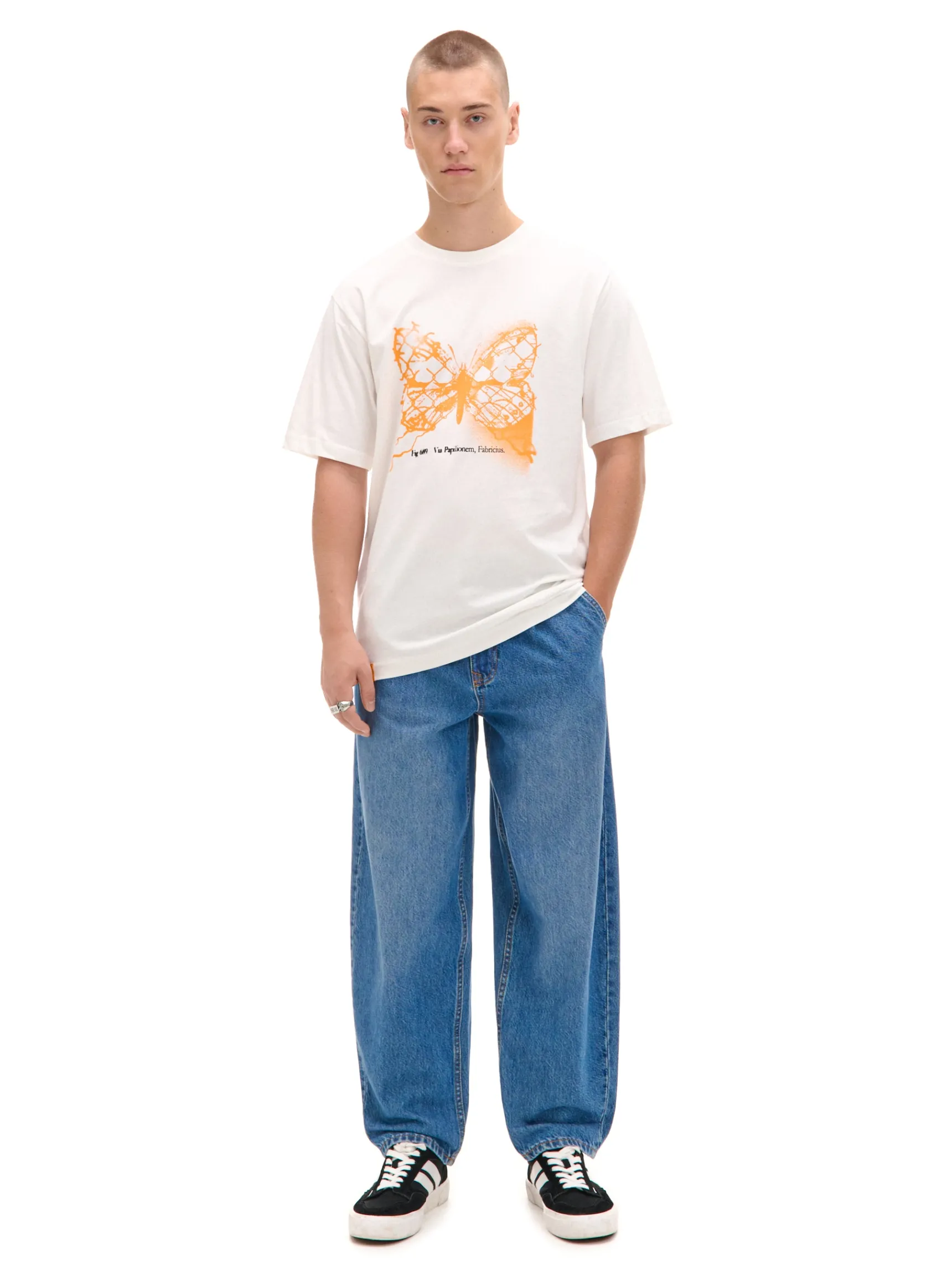 Discount Cropp Kremowa koszulka z motylem kremowy
