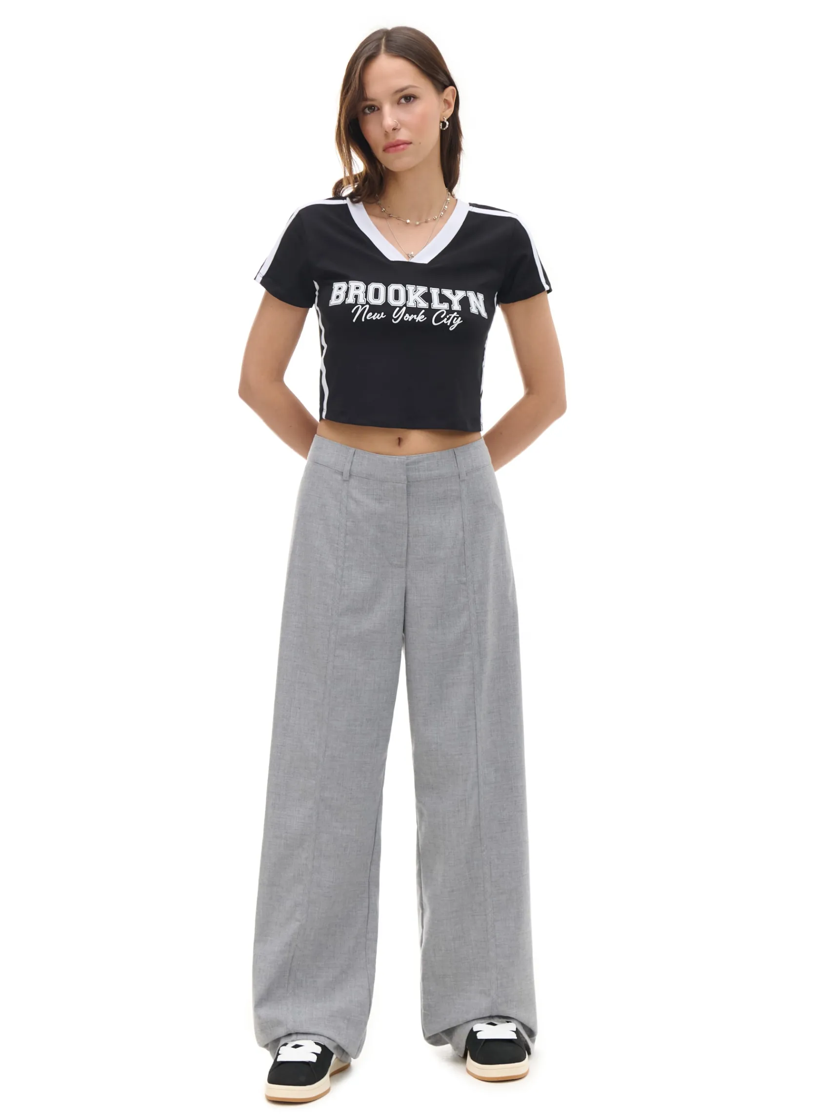 Outlet Cropp Krótka koszulka z napisami czarny