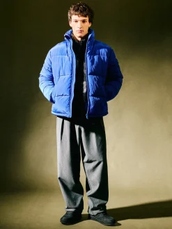 Discount Cropp Niebieska kurtka puffer ze stójką niebieski