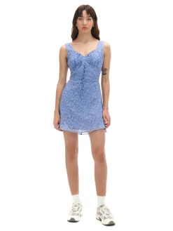 Sale Cropp Niebieska sukienka mini w kwiaty niebieski