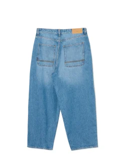 Outlet Cropp e jeansy skater z efektem sprania niebieski