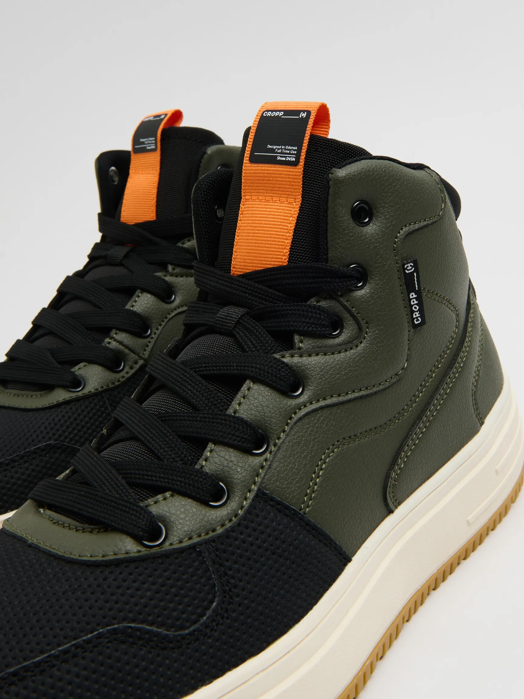 Online Cropp Oliwkowe sneakersy na solidnej podeszwie zielony
