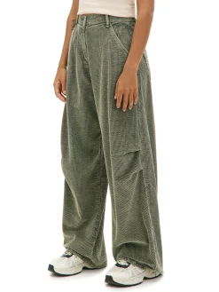 Best Cropp Oliwkowe sztruksowe spodnie zielony