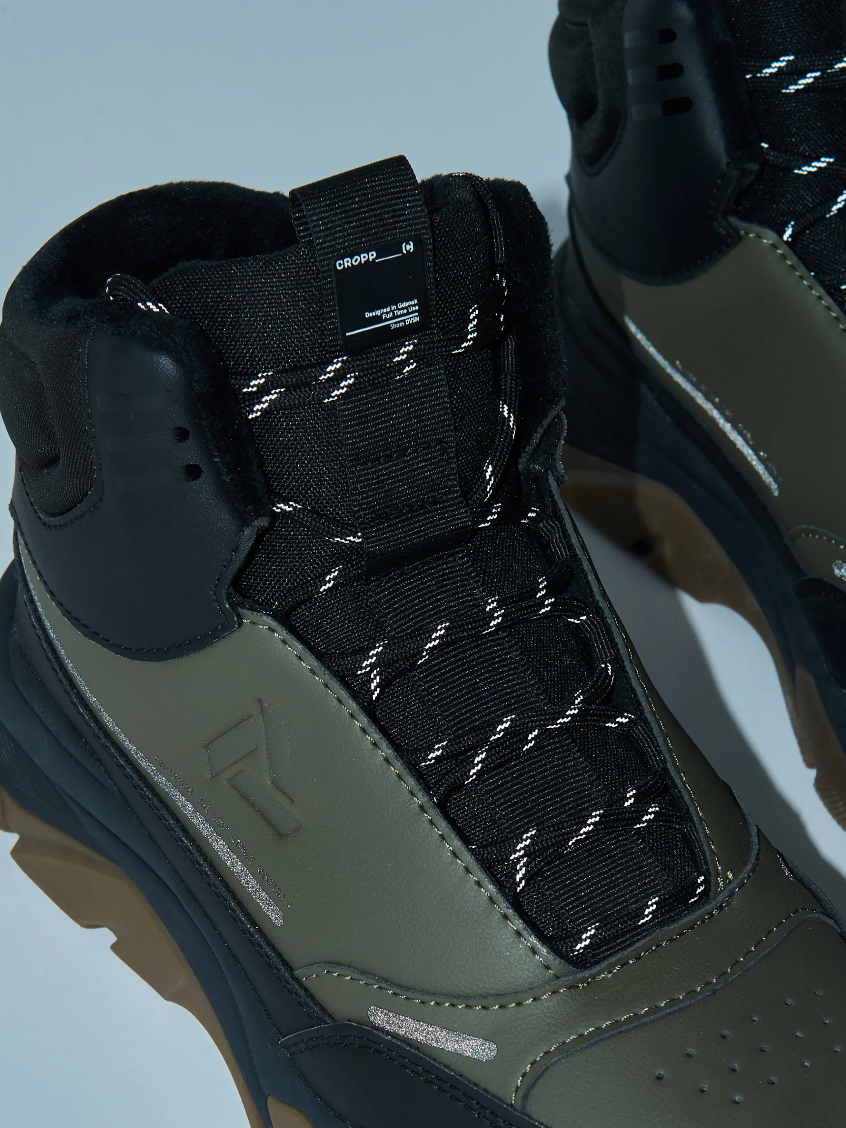 Discount Cropp Oliwkowe wysokie sneakersy na zimę zielony