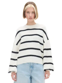 New Cropp Pasiasty sweter z szerokim rękawem kremowy