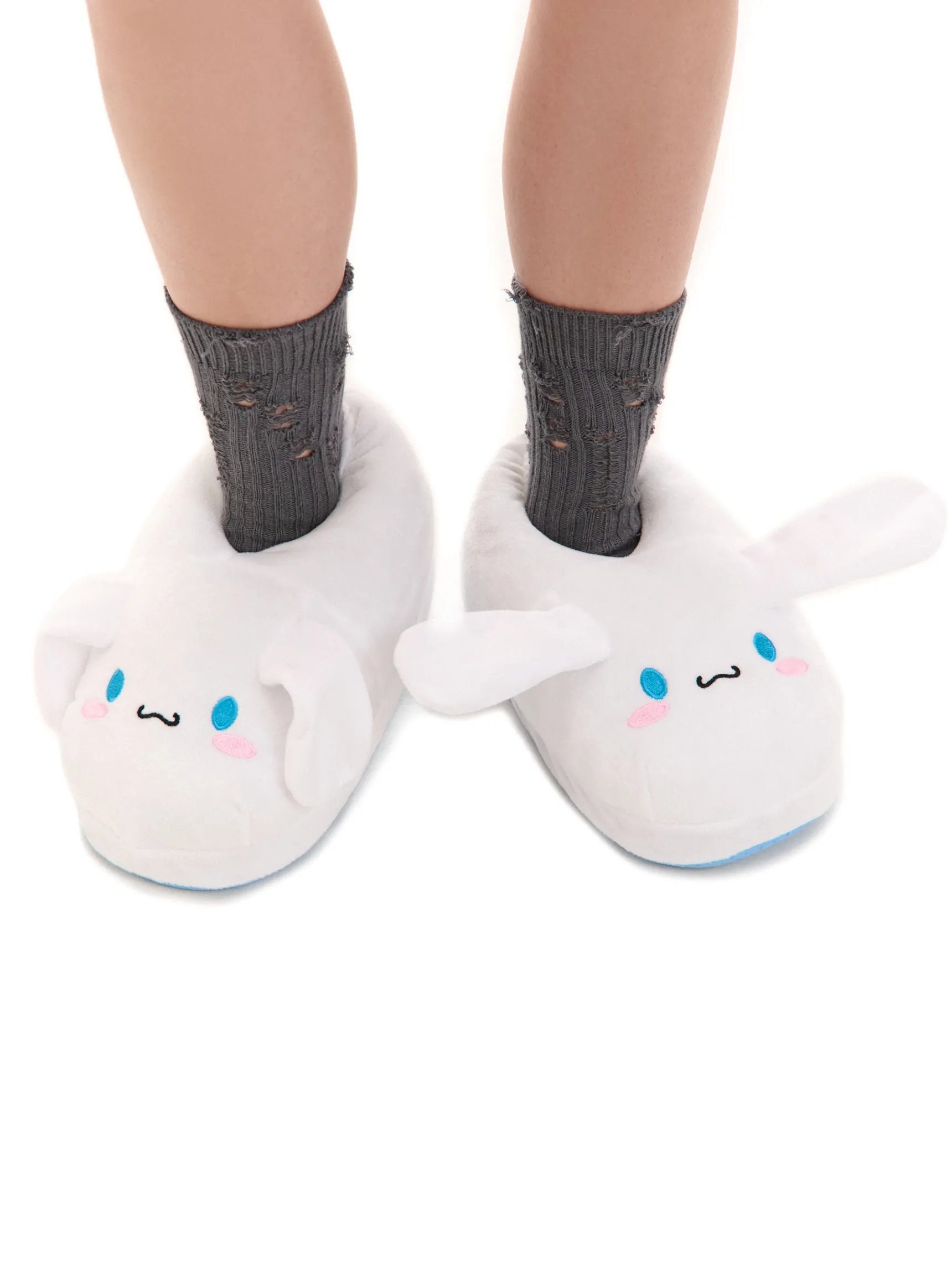 Best Cropp Pluszowe kapcie Cinnamoroll biały