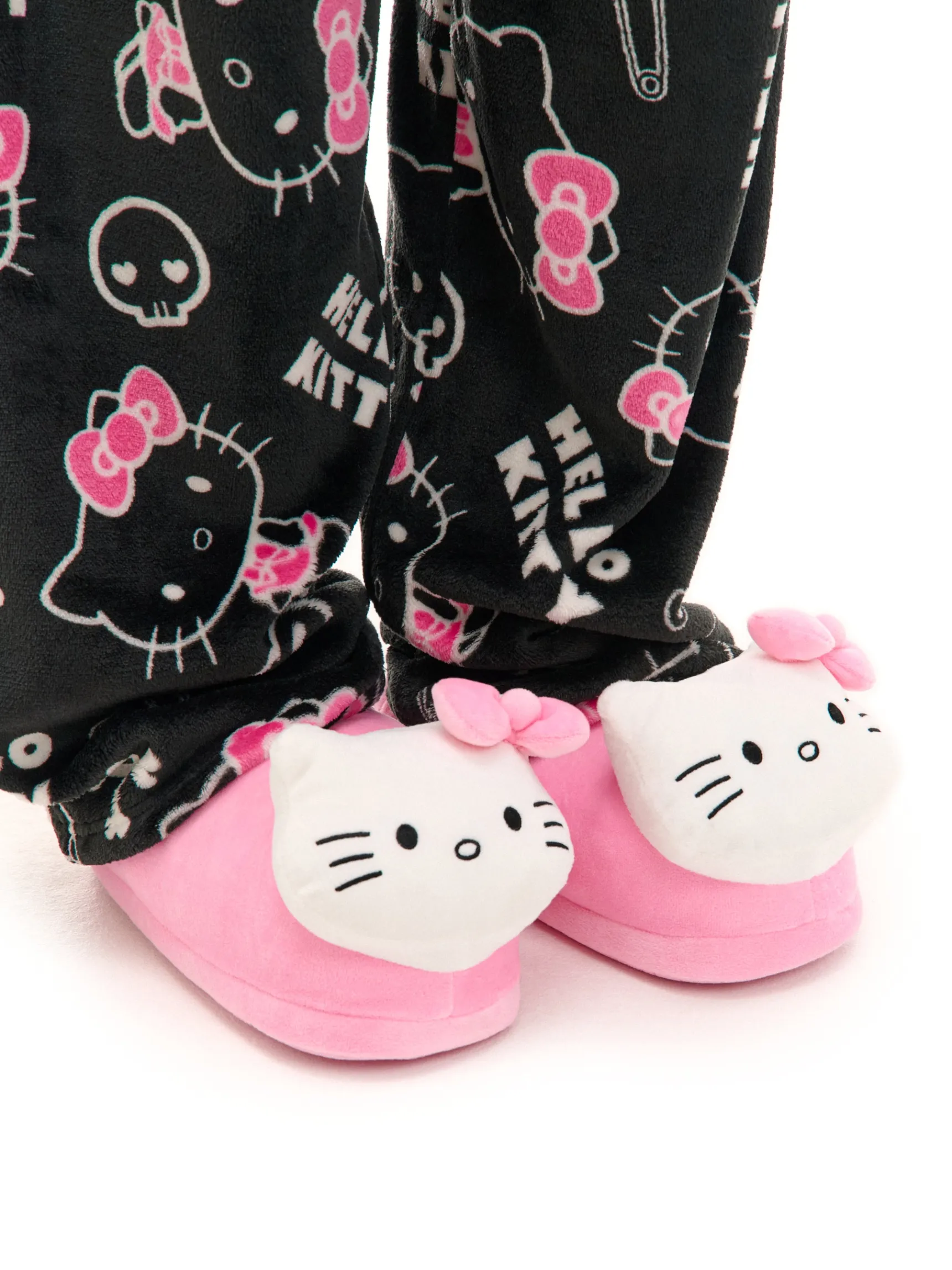 Discount Cropp Pluszowe kapcie z Hello Kitty różowy
