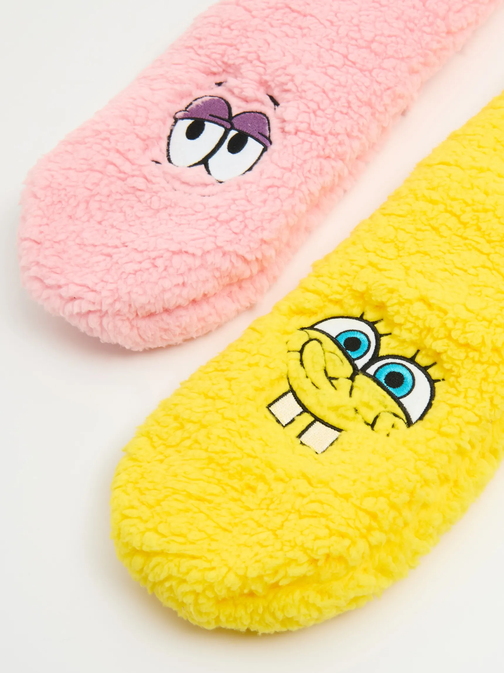 Discount Cropp Pluszowe skarpetki SpongeBob-Patryk wielobarwny