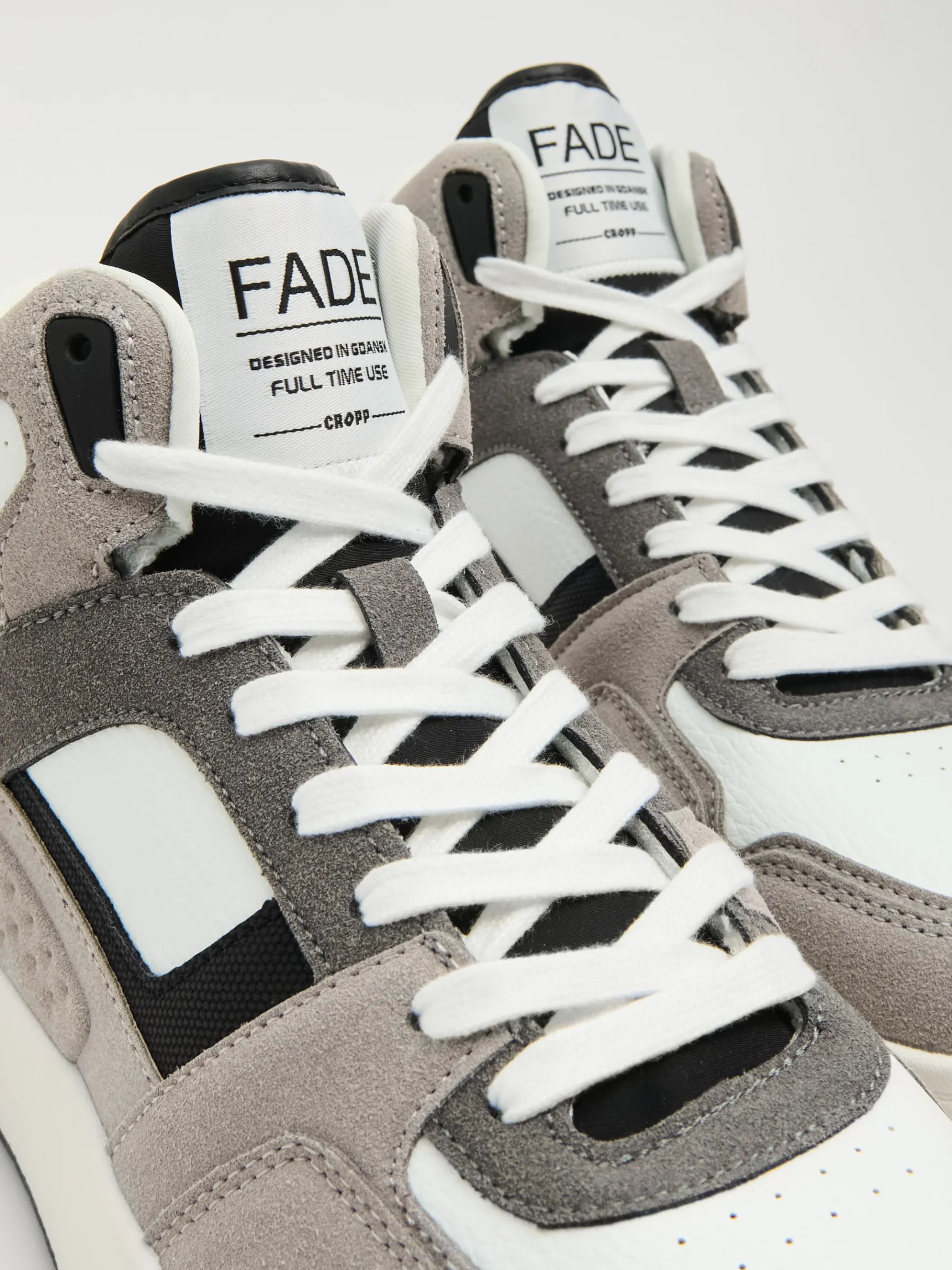 Sale Cropp Sneakersy z wysoką cholewką szary