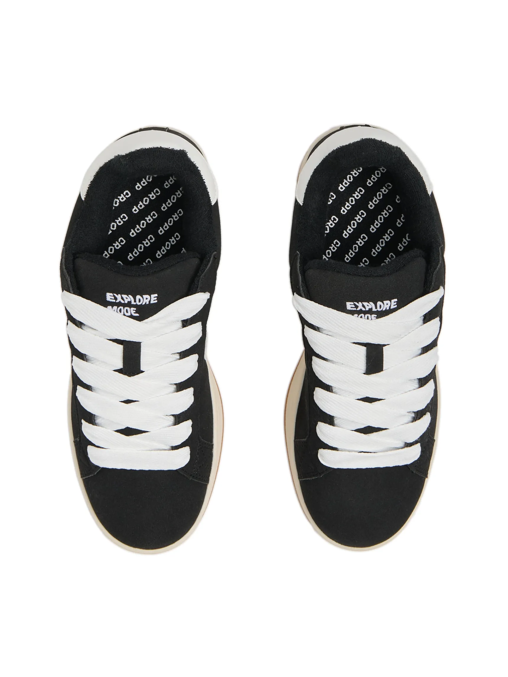 Fashion Cropp Sportowe sneakersy z motywem gwiazdy czarny
