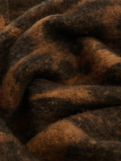 Clearance Cropp Szalik w panterkę z frędzlami żółty