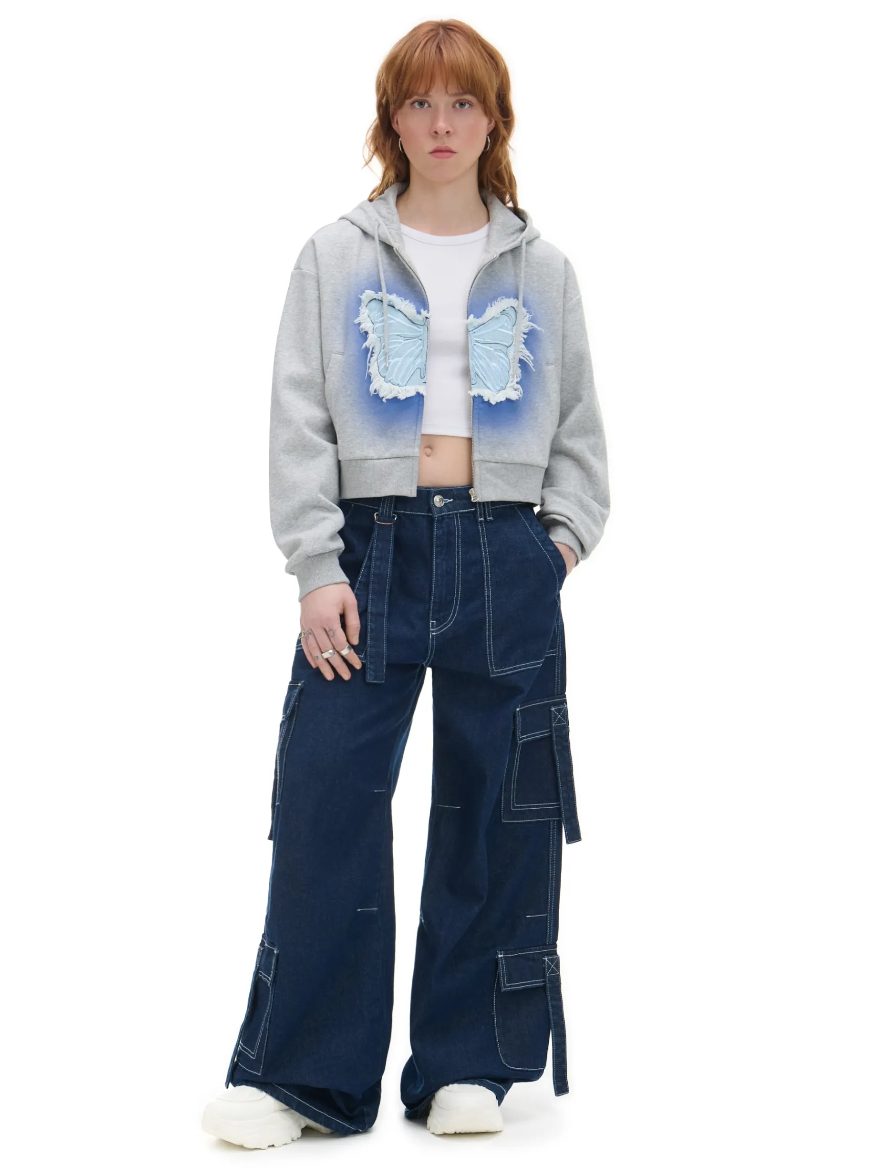Online Cropp Szara krótka bluza z motylem jasnyszary
